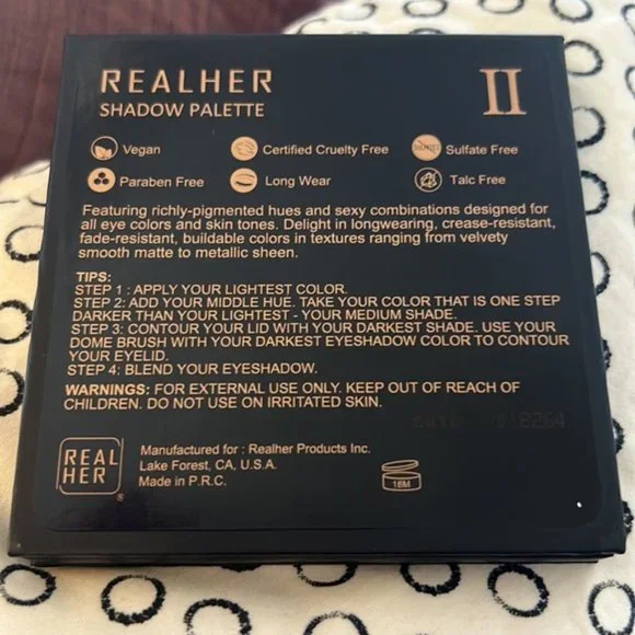 - REALHER Do Your Squats Eyeshadow Palette- NIB - Picture 4 of 5